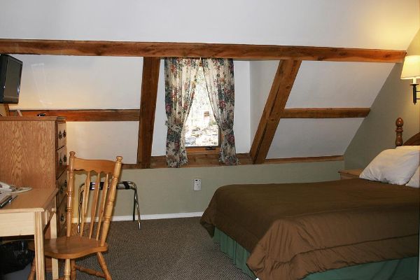 Columbine Inn and Conference (Taos Ski Valley)